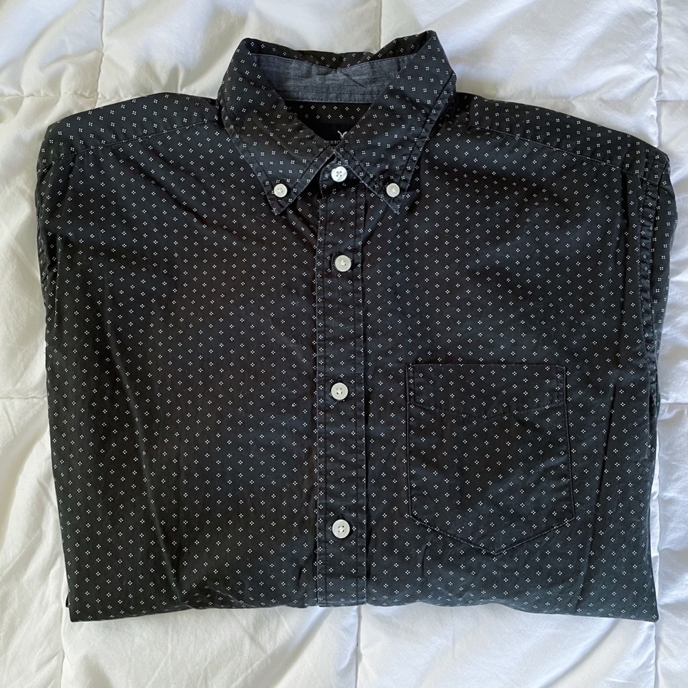 American Eagle Outfitters Men’s black button down